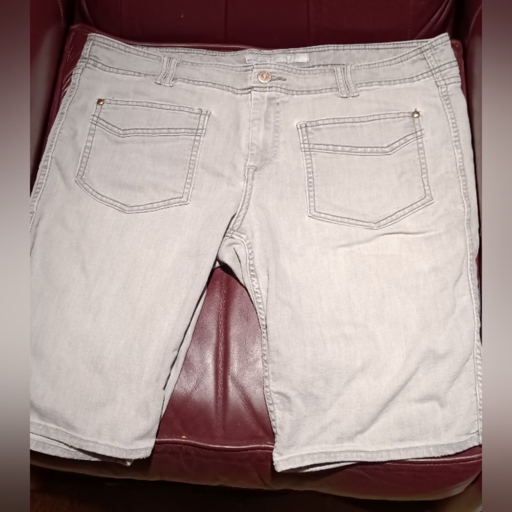 Old Navy Long light gray shorts Sz 14